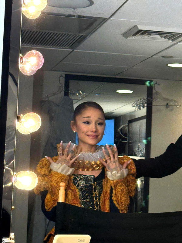 arianagrande instagram image archive image