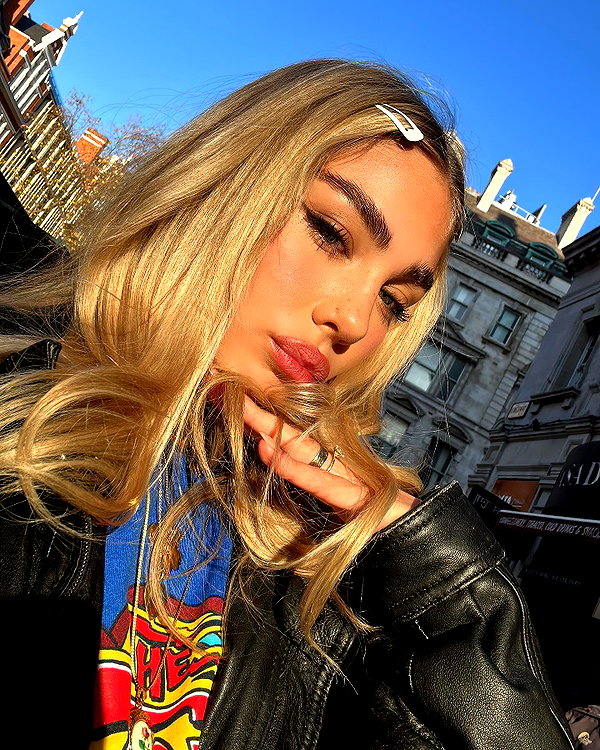 maya.keyy instagram image archive image
