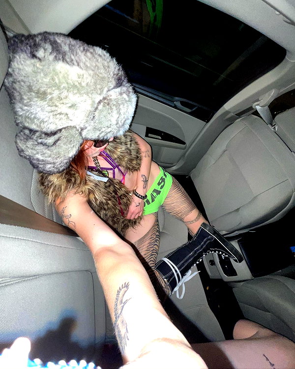 Archived image from @lolabllue on Instagram