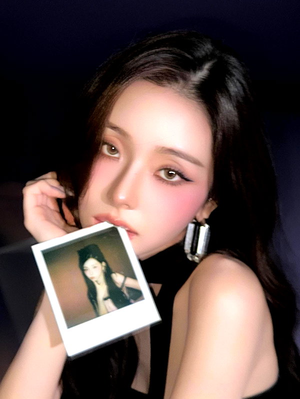 dear.zia instagram image archive image