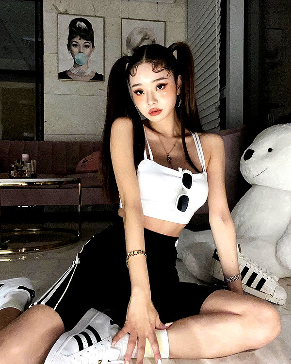dear.zia instagram image archive image