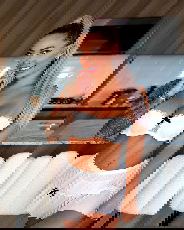 itshayleydavies itshayleydavies archive image