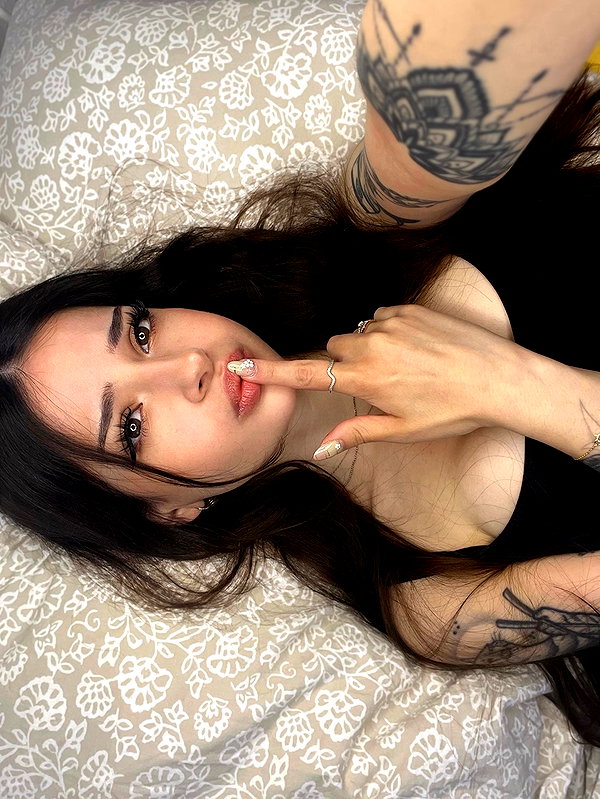 cata.leyah instagram image archive image