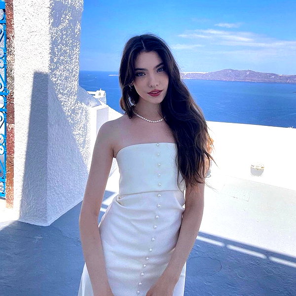 baddiesessence instagram image archive image