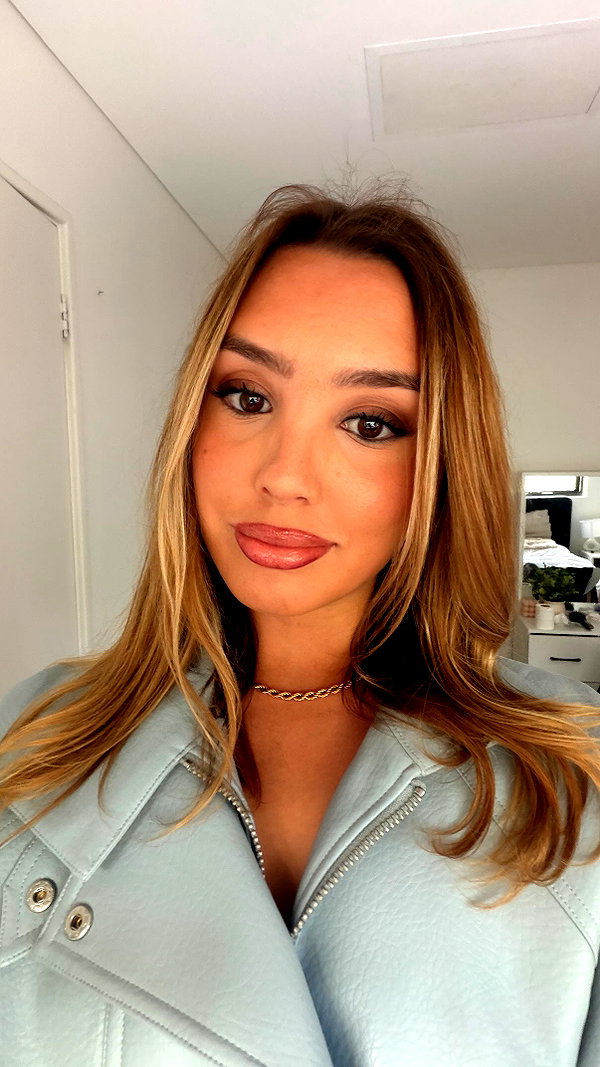 ameliathommas instagram image archive image