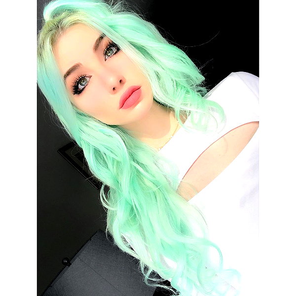 danielle.mercedie instagram image archive image