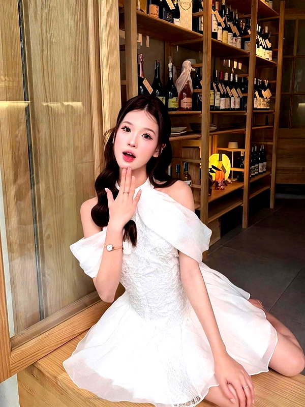 lyhythuedoxinh instagram image archive image