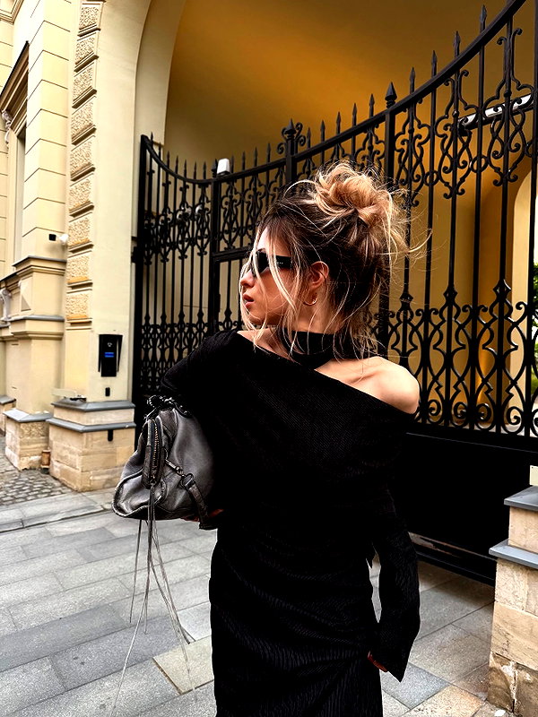 kkwwwv instagram image archive image