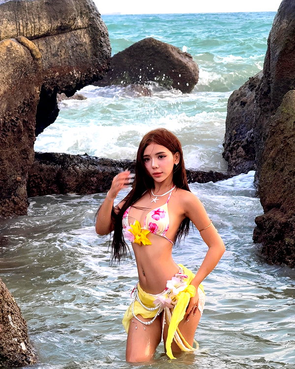 quenhi.phamm instagram image archive image