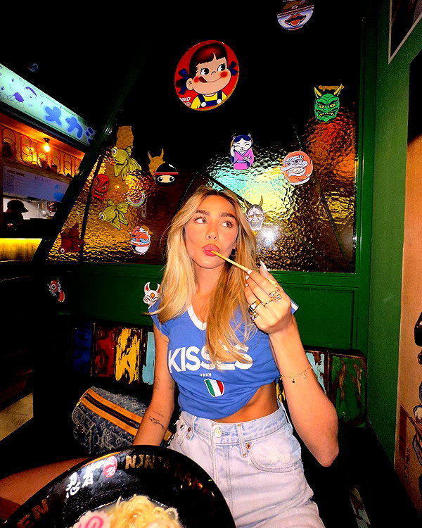 maya.keyy instagram image archive image