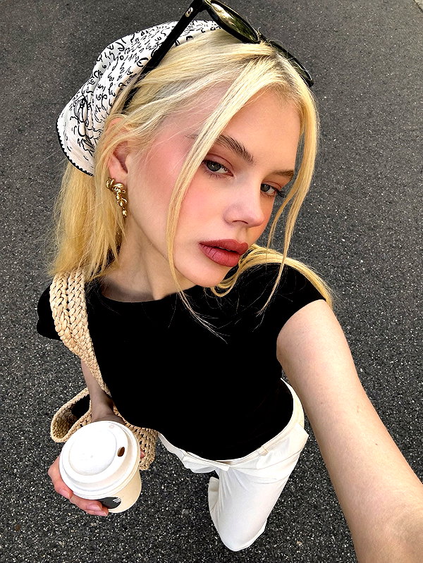 alisen.mari instagram image archive image
