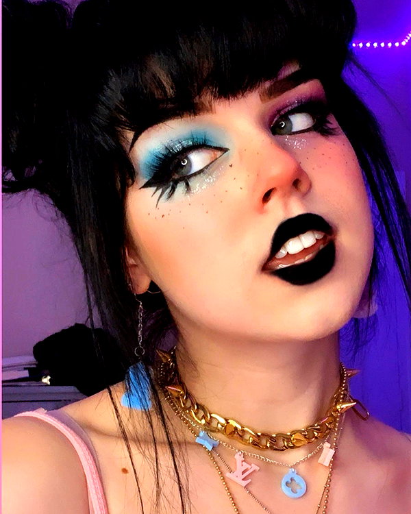 yeahimcaroline instagram image archive image