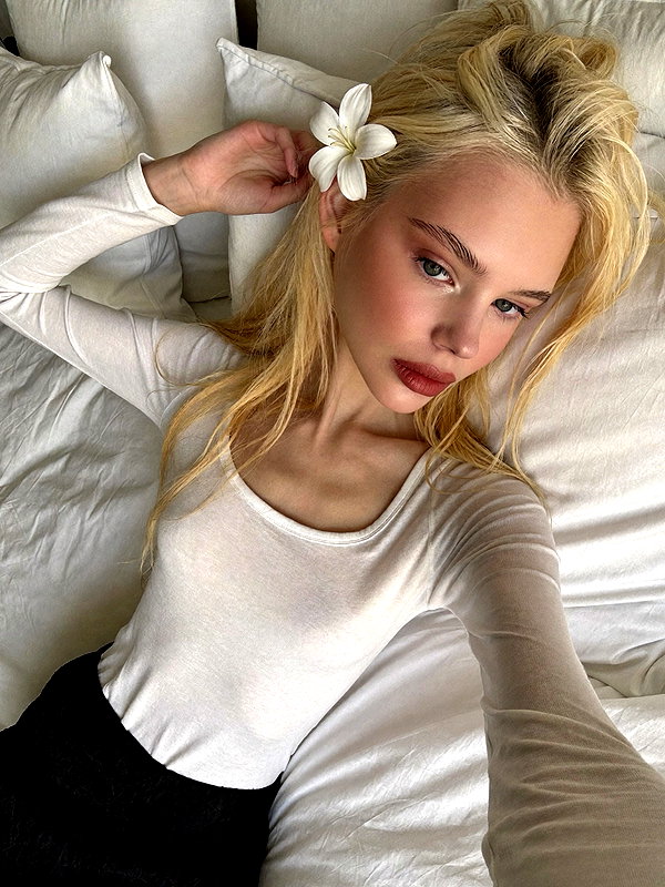 alisen.mari instagram image archive image