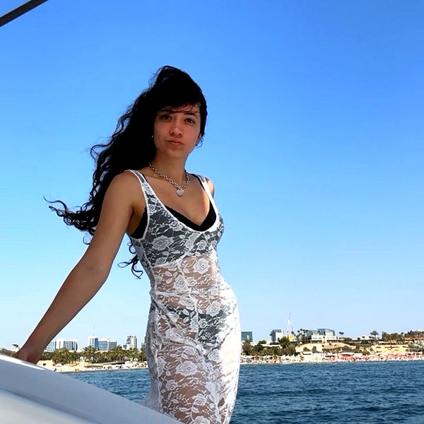 romi_henenson instagram image archive image