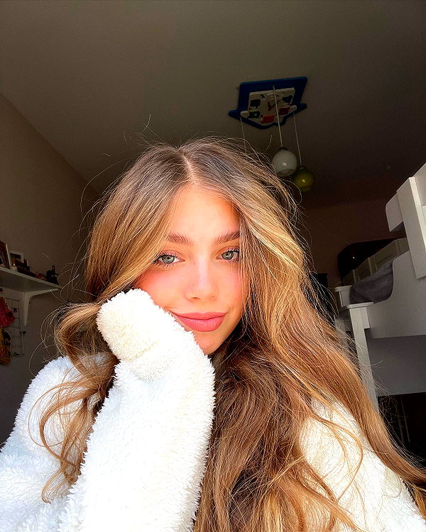 mishel_d_ instagram image archive image