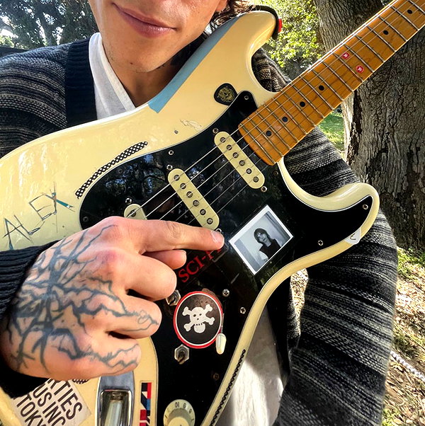 Archived image from @lolabllue on Instagram