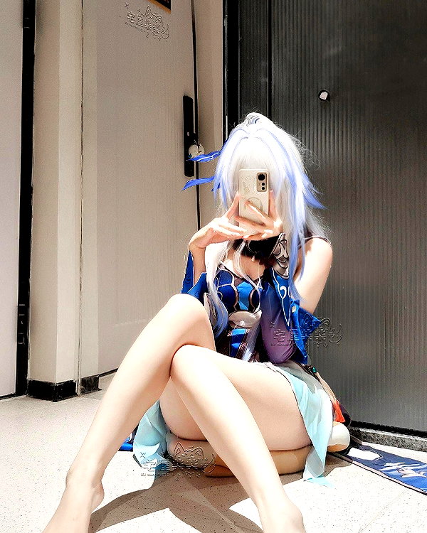 gallery_cosplayer instagram image archive image