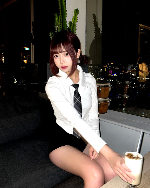 1zxhy__ instagram image archive image