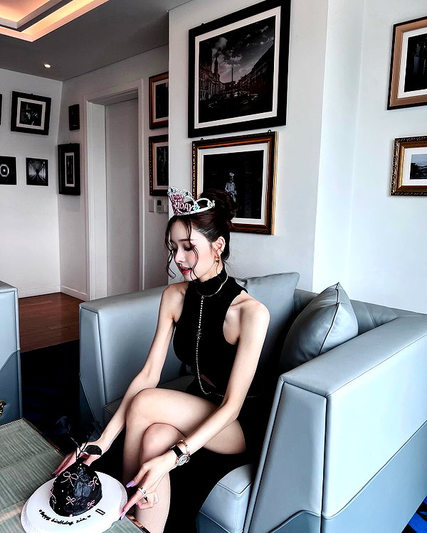 dear.zia instagram image archive image