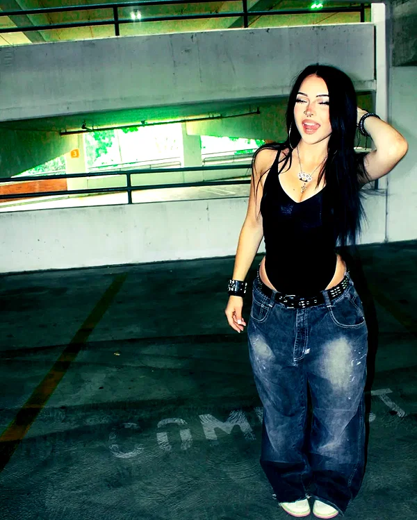 chica.niebla instagram image archive image
