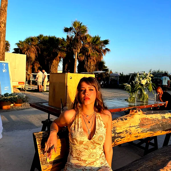 tamarli._ instagram image archive image