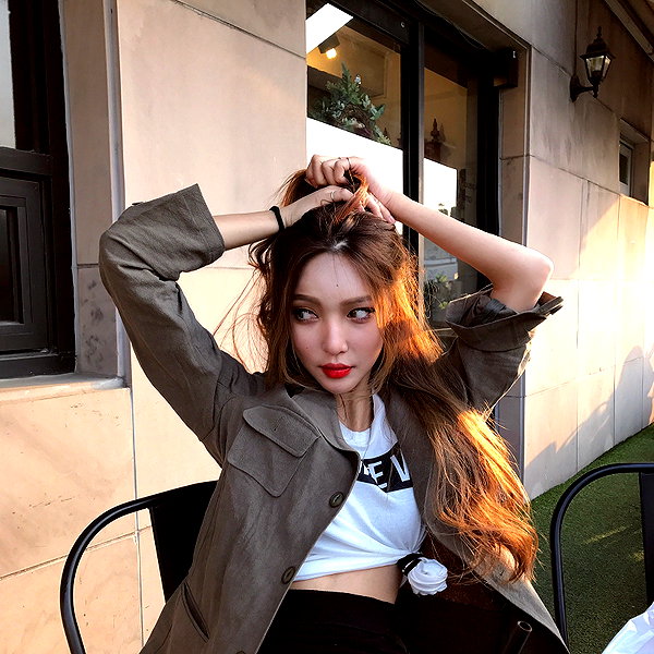 Archived image from @heroineseen on Instagram