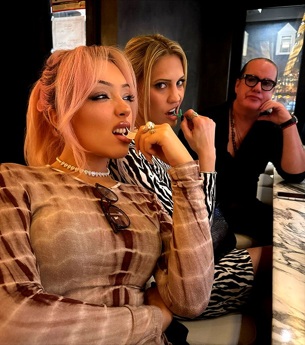 v.qx instagram image archive image