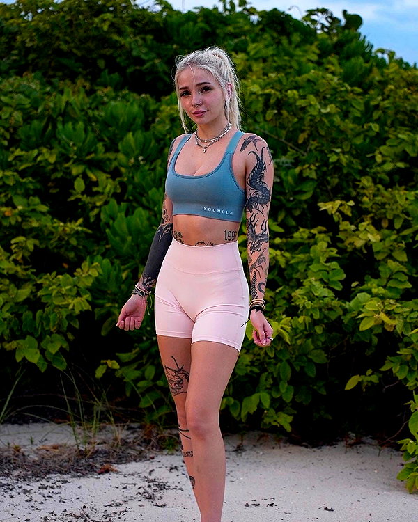 peachtoot.plz instagram image archive image