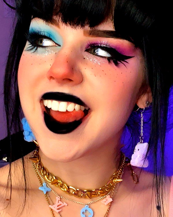 yeahimcaroline instagram image archive image