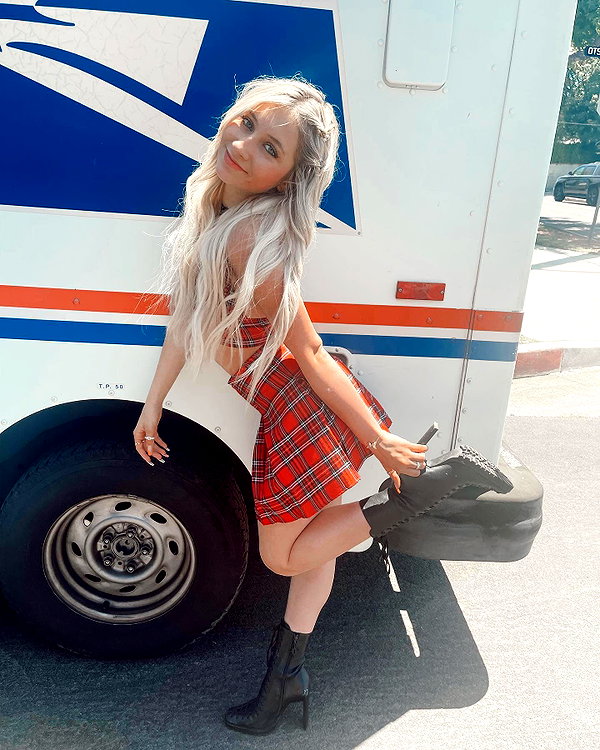 ellianawalmsley instagram image archive image
