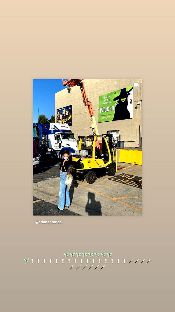 arianagrande instagram image archive image