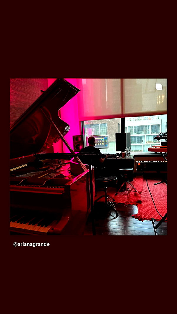 arianagrande instagram image archive image
