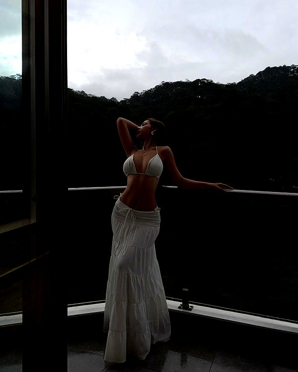 quenhi.phamm instagram image archive image