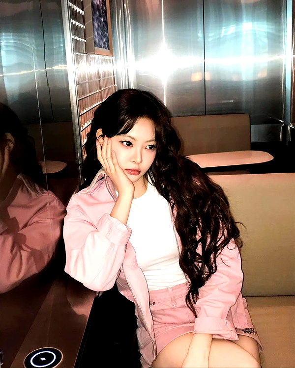 hhh.e_c.v instagram image archive image