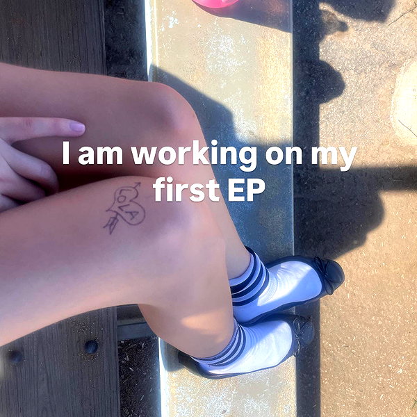 Archived image from @lolabllue on Instagram