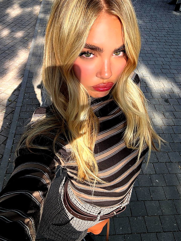 maya.keyy instagram image archive image