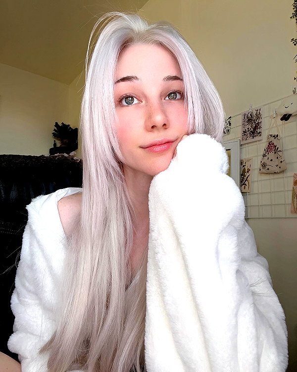 danielle.mercedie instagram image archive image