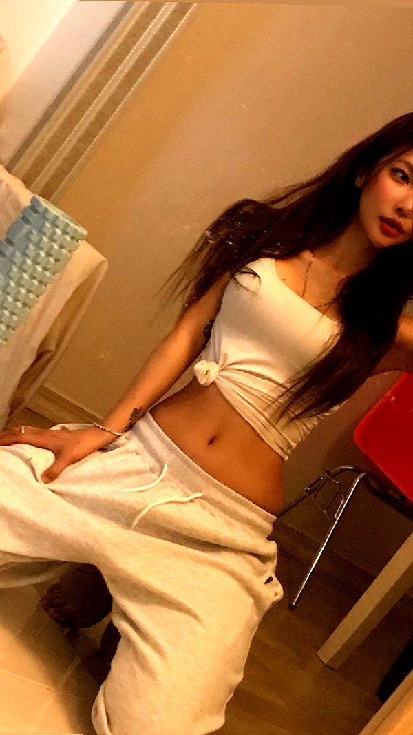 Archived image from @heroineseen on Instagram