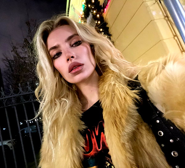 anya4everr instagram image archive image