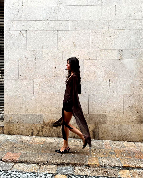 ainaratorneg instagram image archive image