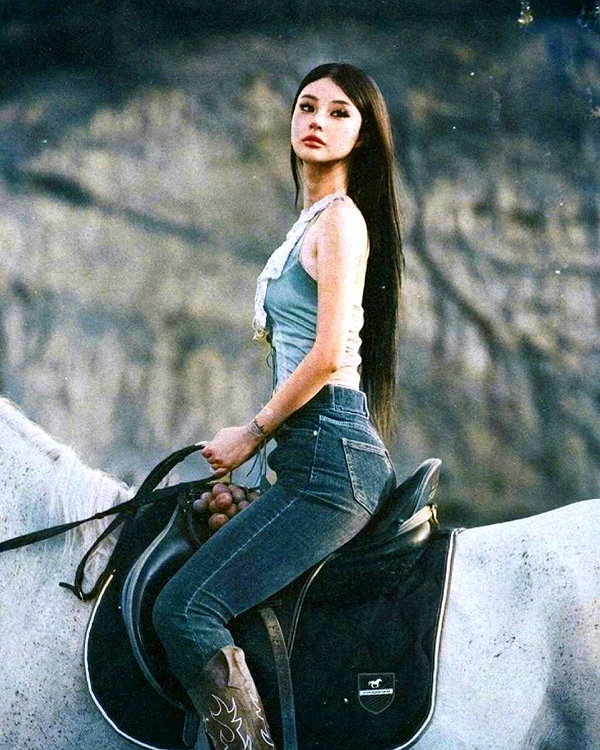 ll.lu1s instagram image archive image