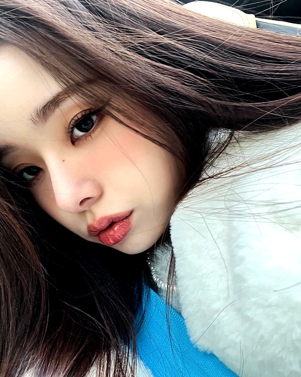 dear.zia instagram image archive image