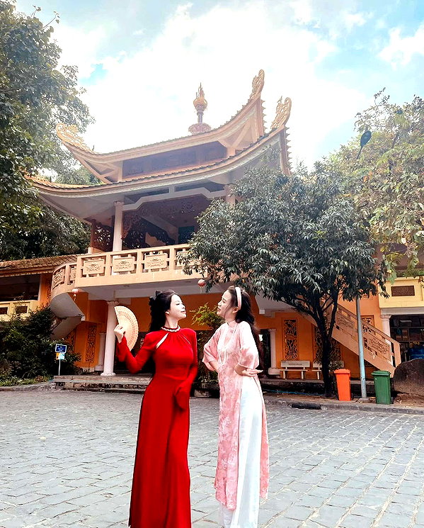 lyhythuedoxinh instagram image archive image