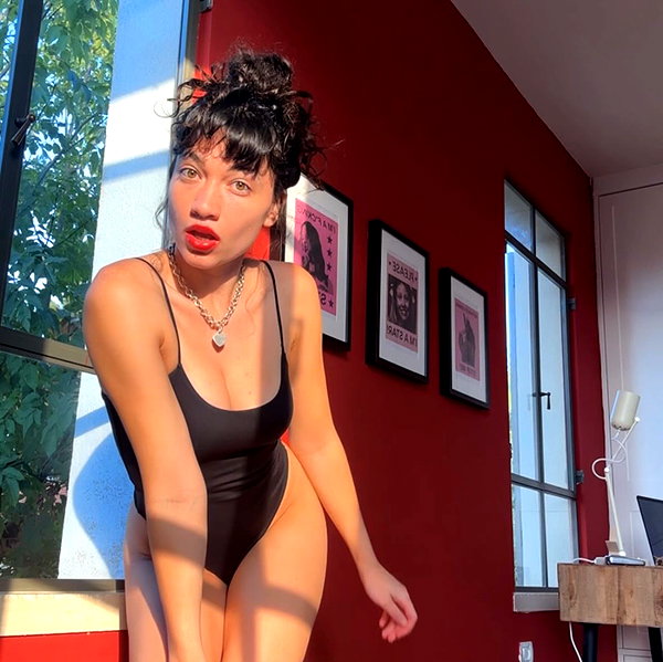 romi_henenson instagram image archive image