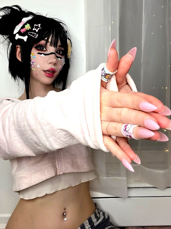 danielle.mercedie instagram image archive image