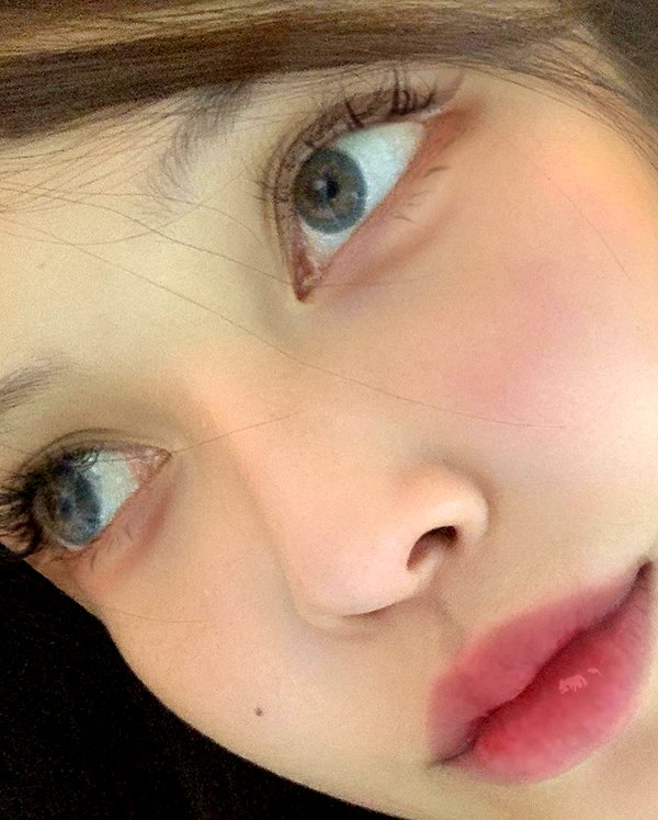Archived image from @heroineseen on Instagram