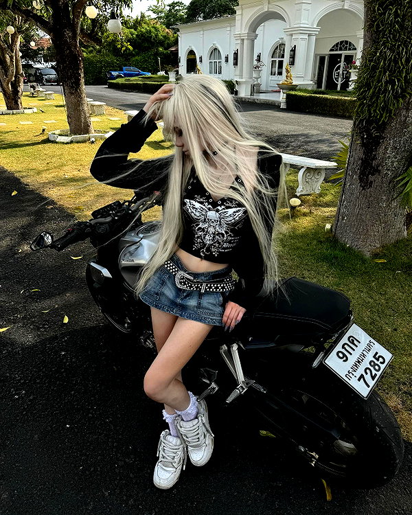 vik4au instagram image archive image