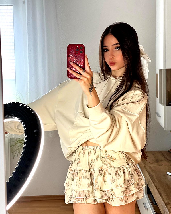 cata.leyah instagram image archive image