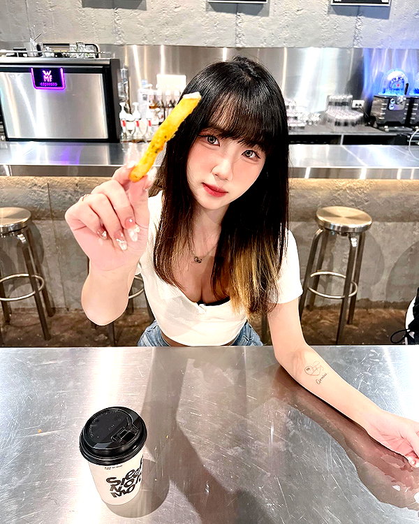52._.0921 instagram image archive image