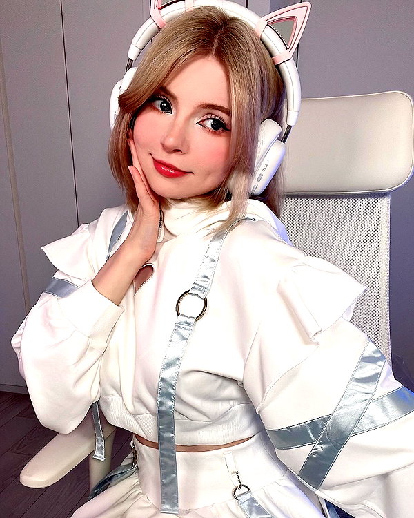 peachmilky_ instagram image archive image